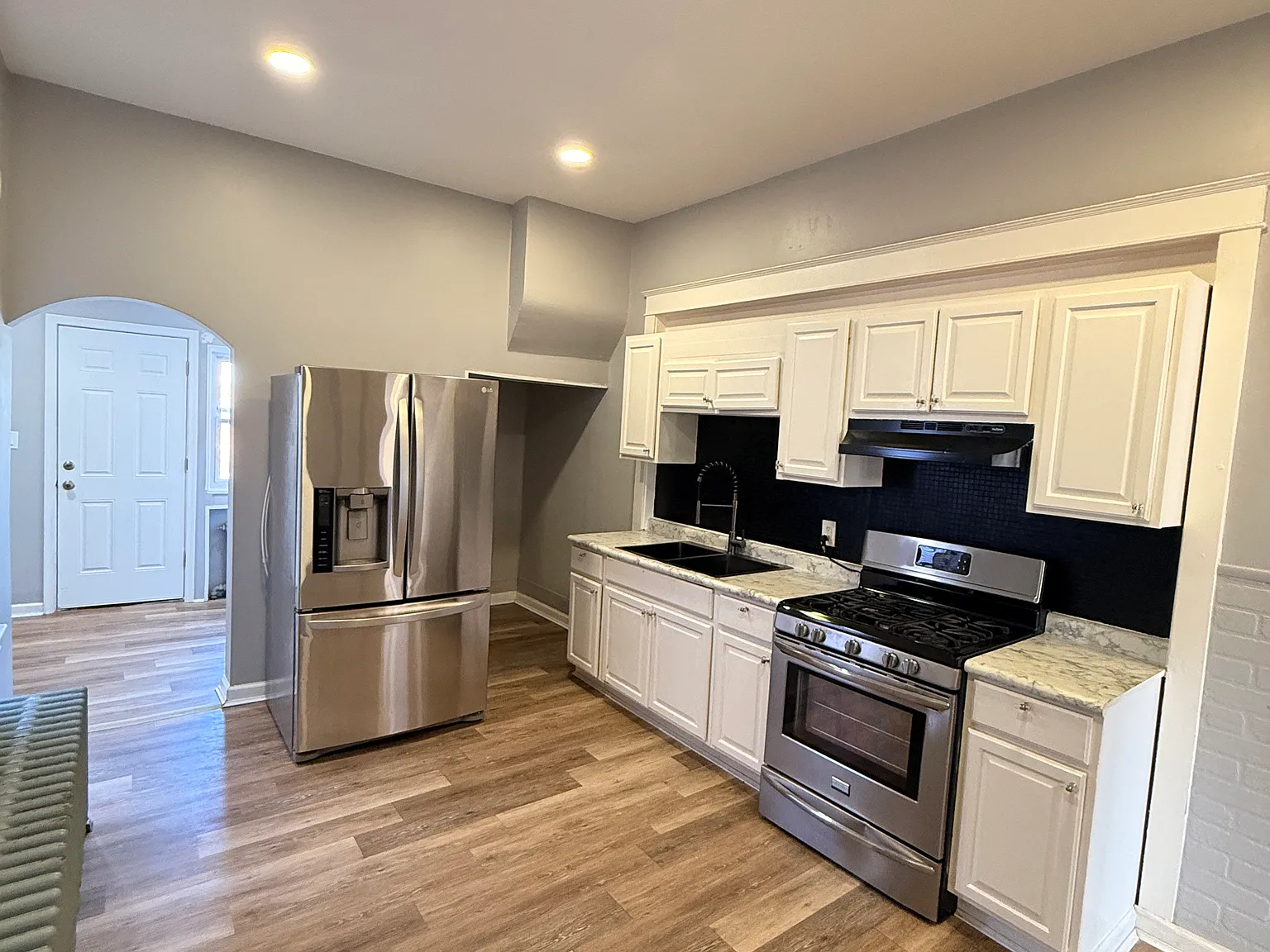 5 bed, 1.5 bath, 1735 sqft, $2,300 — Photo 2