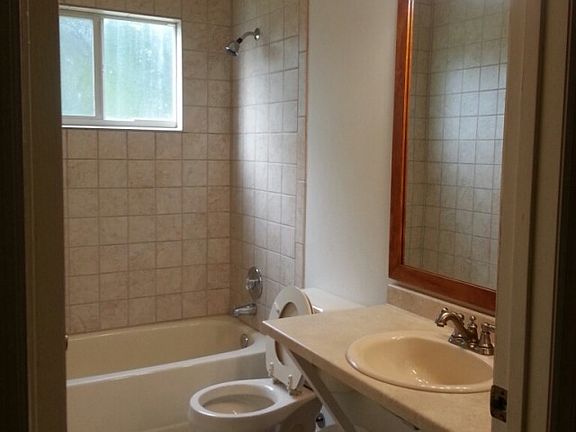 3rd image of 1842 SE North Blackwell Dr