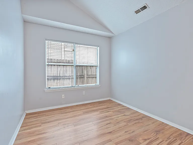 120 Briargate Ln — Photo 4