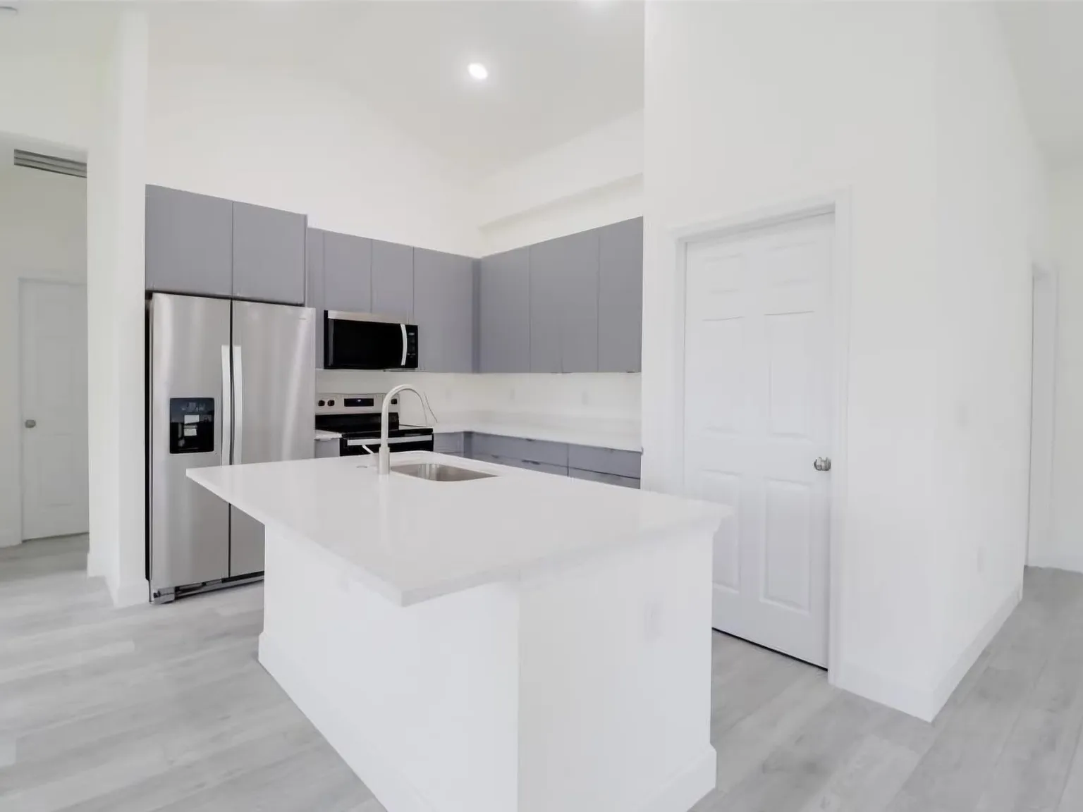 4 bed, 2013 sqft, $2,650 — Photo 3