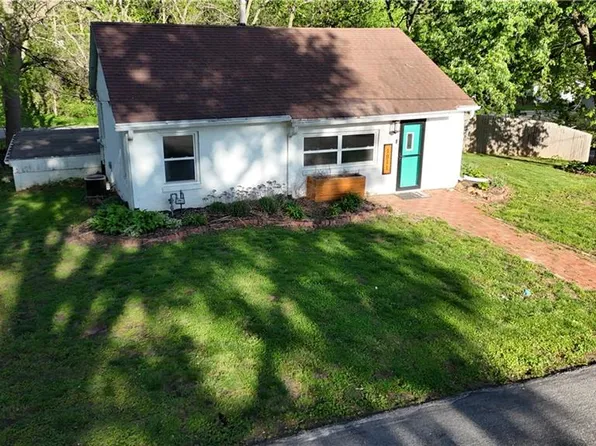 1811 Brenda Dr, Saint Joseph, MO 64507
