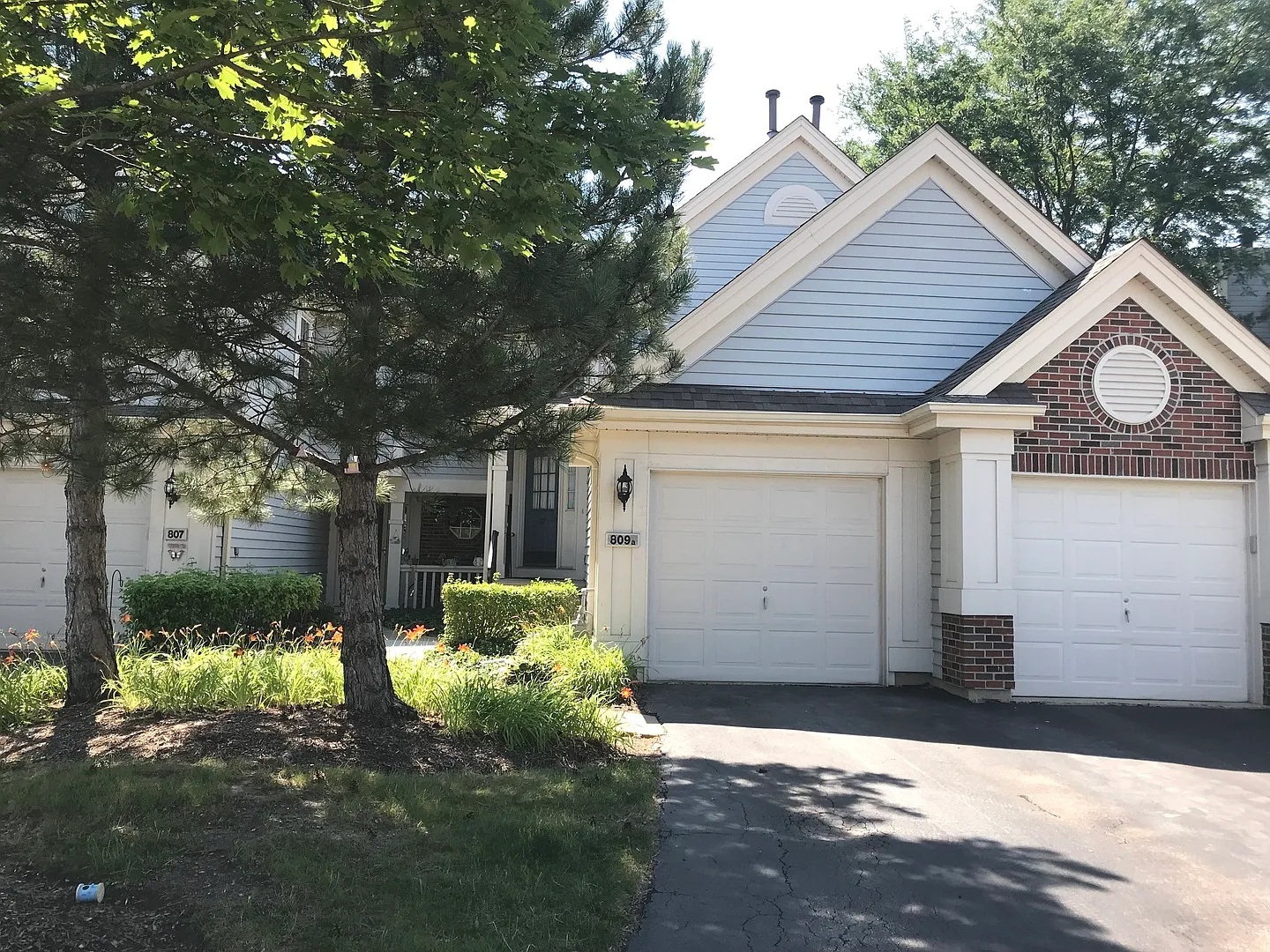 2 bed, 1000 sqft, $2,300 — Photo 2