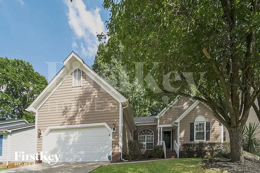 3 bed, 2.0 bath, 1602 sqft, $2,170 — Photo 2