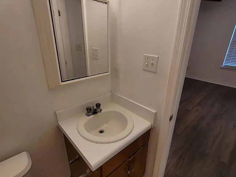 309 E Peachtree Ave — Photo 2