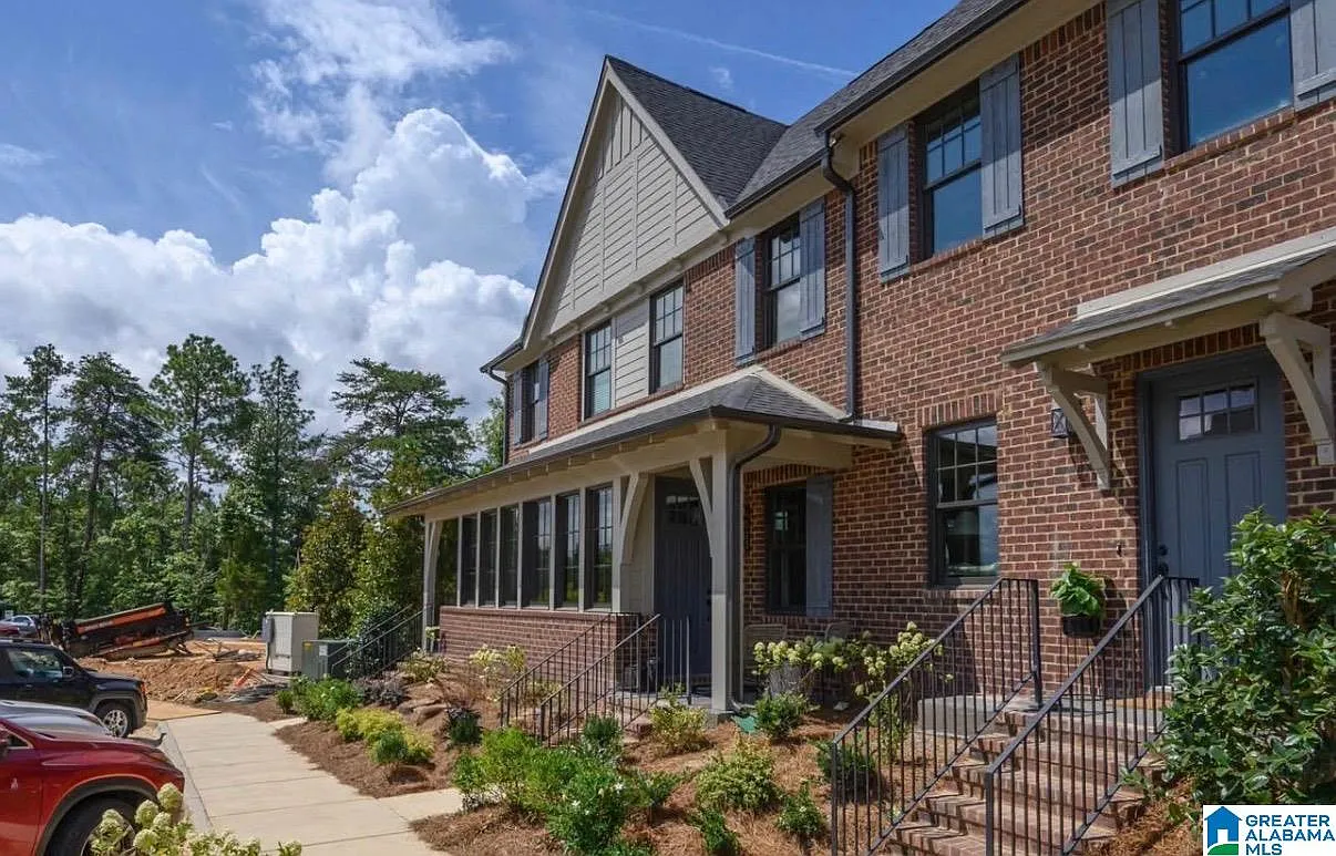 3 bed, 3.0 bath, $2,600 — Photo 1