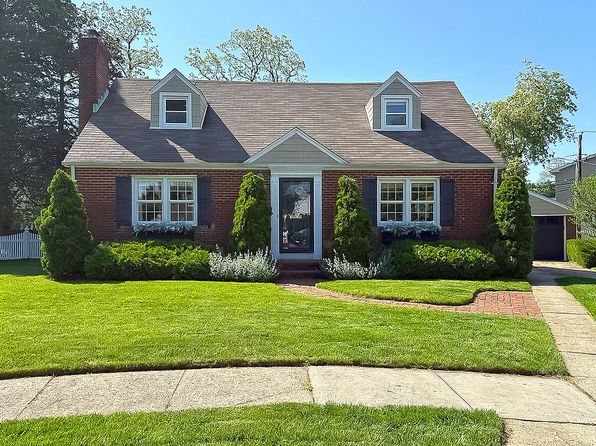 597 Colonial Pl