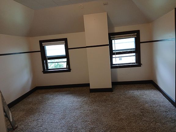 4th image of 120 Flohr Ave Floor 2
