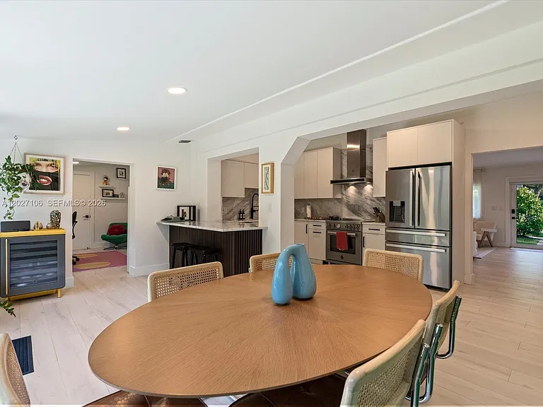 1945 Alamanda Dr — Photo 45