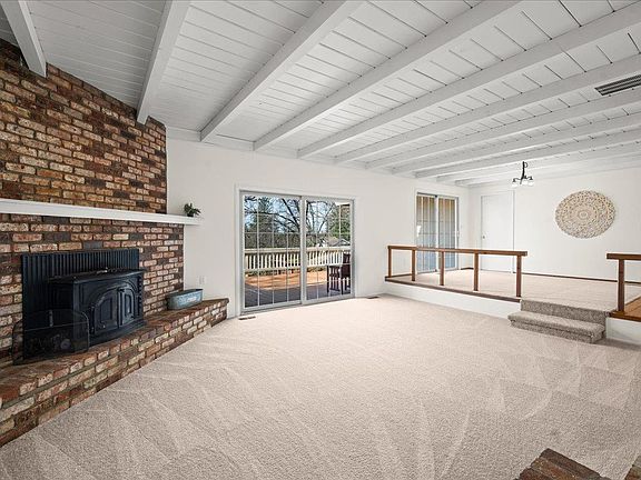 5th image of 419 Greenwood Dr