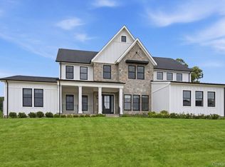 1 Levitow Court, Dix Hills, NY 11746