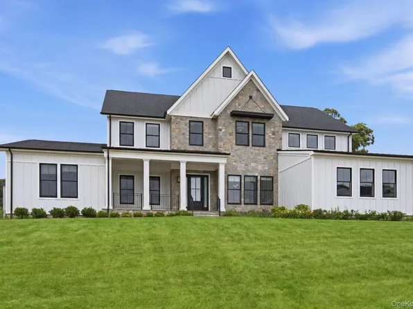 1 Levitow Court, Dix Hills, NY 11746