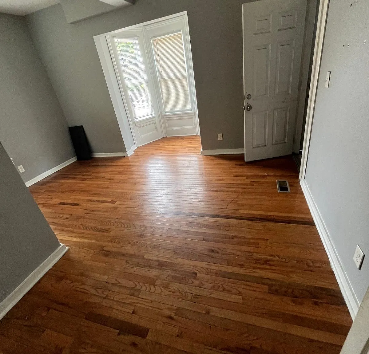 1120 Central Avenue - 1R — Photo 3