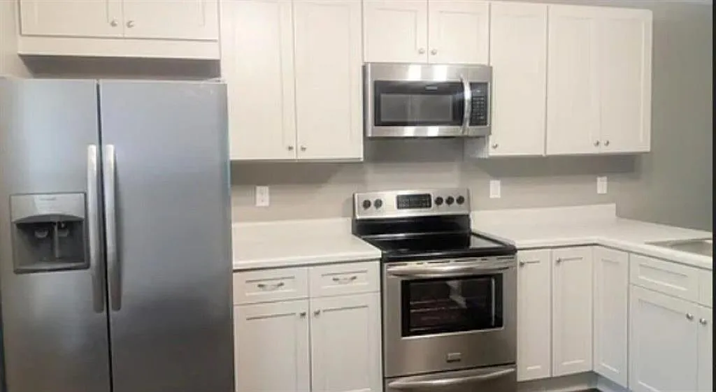 4 bed, 4.5 bath, 1784 sqft, $2,600 — Photo 2