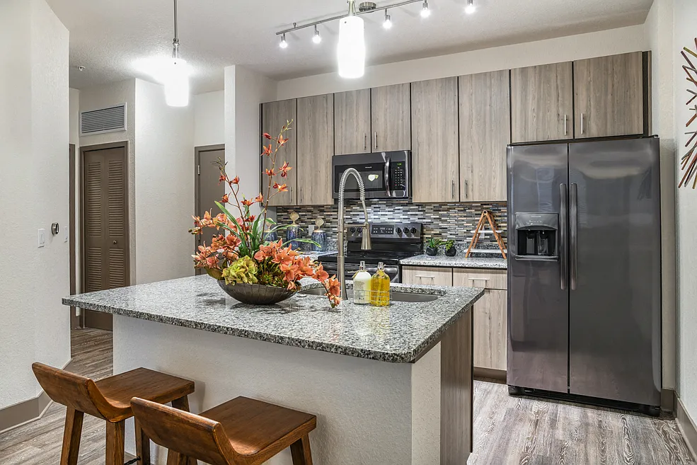 Centre Pointe Apartments — Photo 2