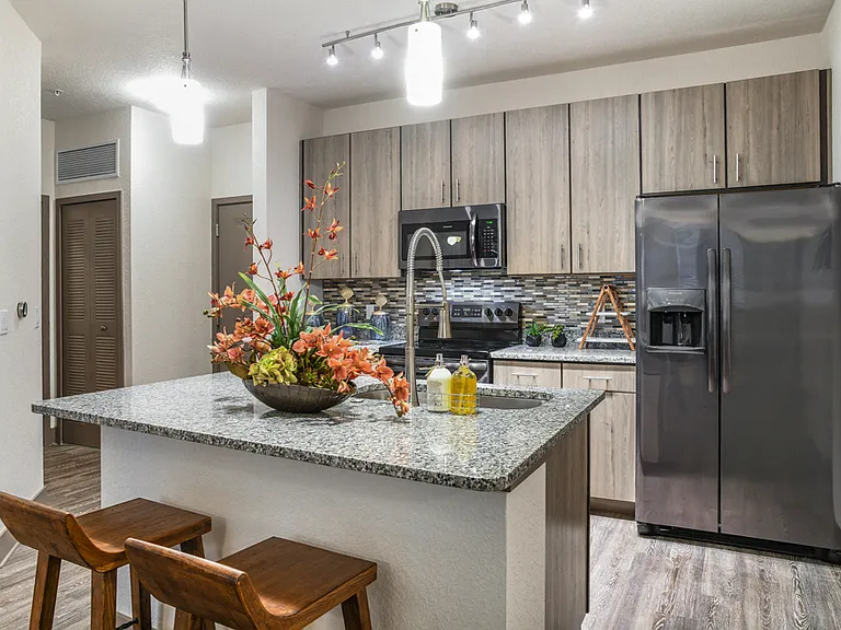 Centre Pointe Apartments — Photo 2