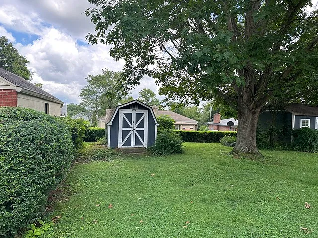 927 Potter Ln — Photo 3