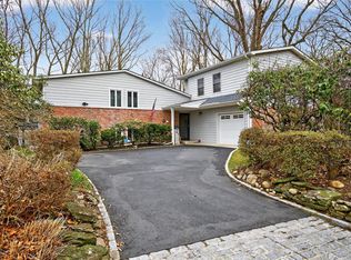 43 Highwood Road, East Norwich, NY 11732
