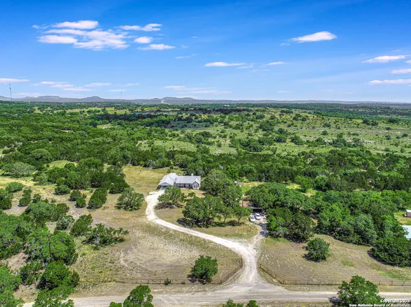 725 Lonesome Loop, Blanco, TX 78606
