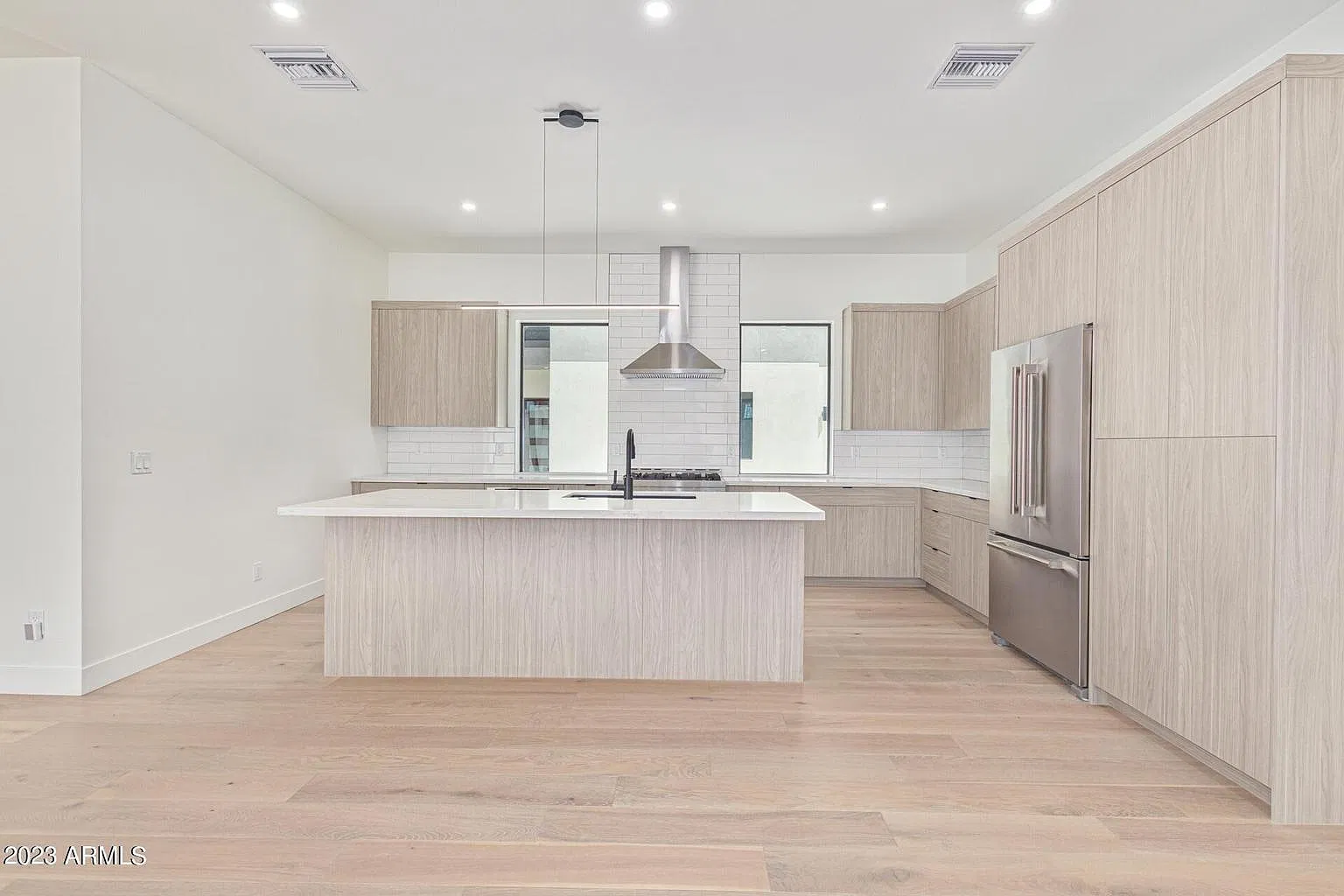 4 bed, 2687 sqft, $4,495 — Photo 4