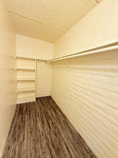 BROADWAY APARTMENTS — Photo 38
