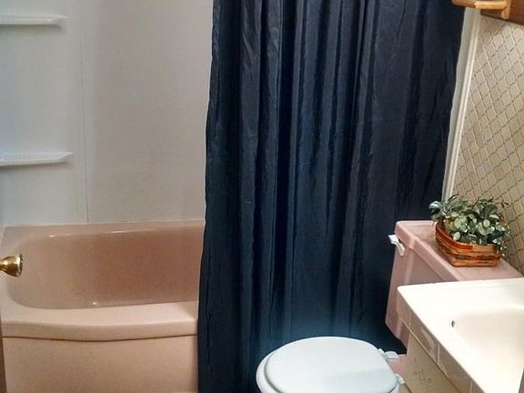 4th image of 410 Darnell Dr