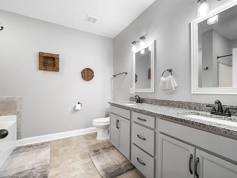 132 Savannah Ave — Photo 17