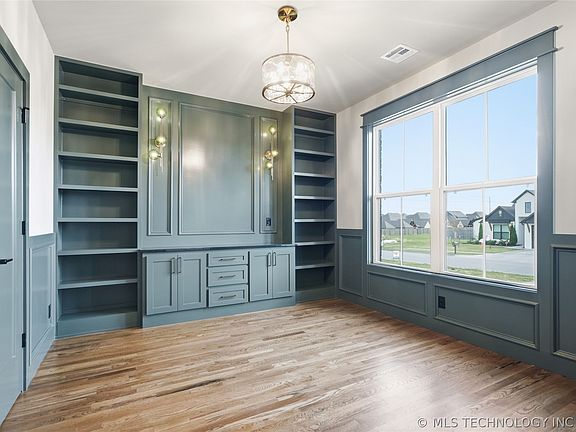 3rd image of 16817 E 41st Pl S