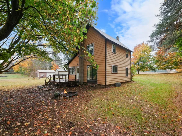 19867 Leroy Rd, Leroy, MI 49655