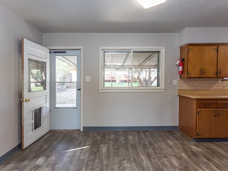 614 Ramona Ave — Photo 16