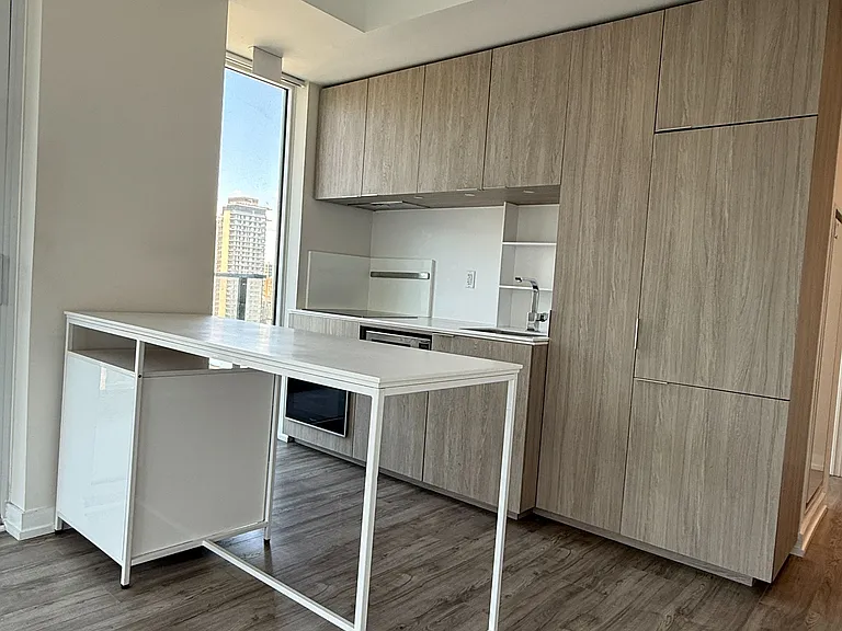 77 Shuter St #Penthouse 02 — Photo 4