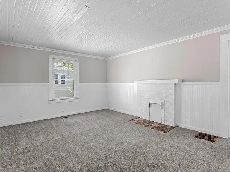 1742 Ware Ave — Photo 2