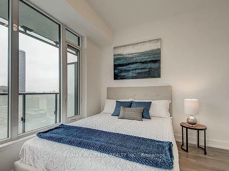 575 Bloor St E #2208 — Photo 16