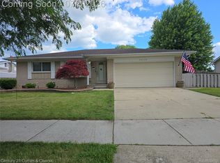 22139 Reinhardt St, Woodhaven, MI 48183