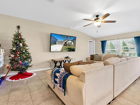5th image of 10230 Bright Crystal Ave