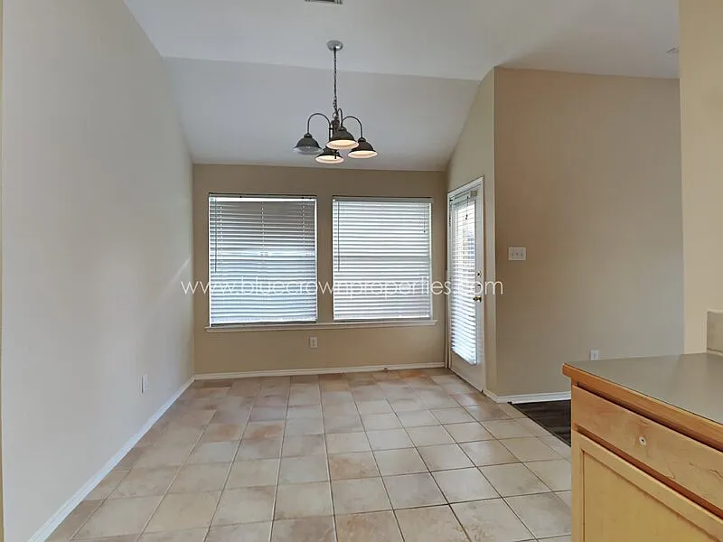 3 bed, 2.0 bath, 1553 sqft, $2,200 — Photo 4