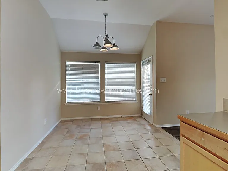 11364 Lockshire Dr — Photo 4