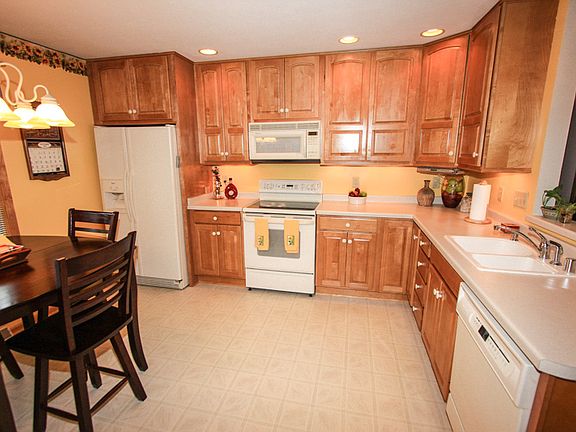 2nd image of 4410 N 110th St