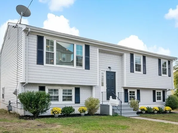 515 Snell St, Fall River, MA 02721