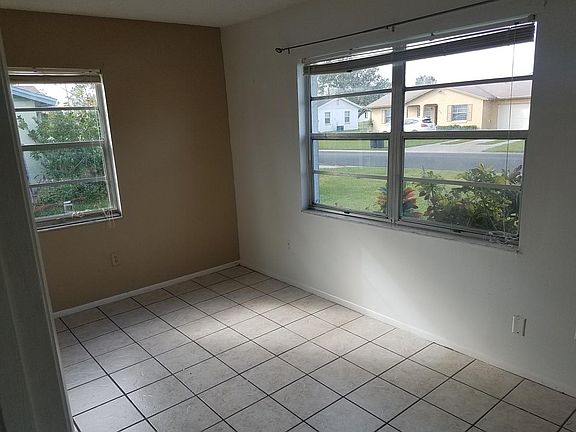 4th image of 543 Floral Dr