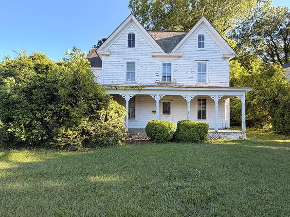 104 Market St, Onancock, VA 23417
