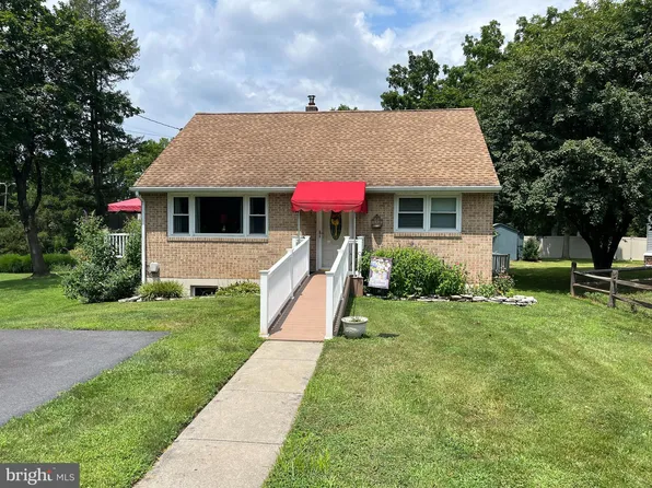 393 Mountain View Rd, Reading, PA 19607