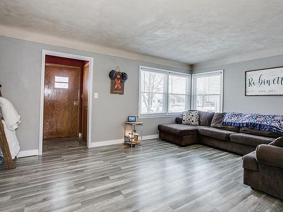 4th image of 447 15th Ave N