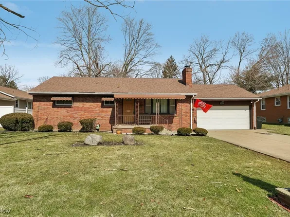 8770 Chesterton Dr, Poland, OH 44514