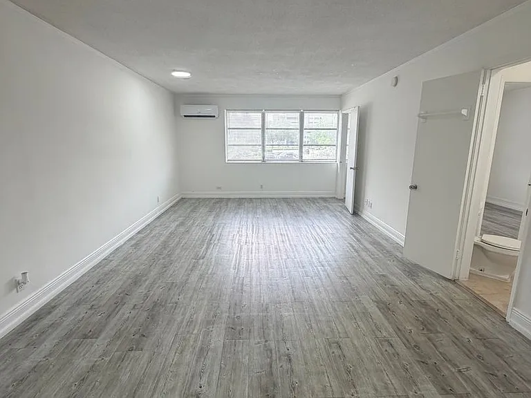 Bellagio Apartments — Photo 49