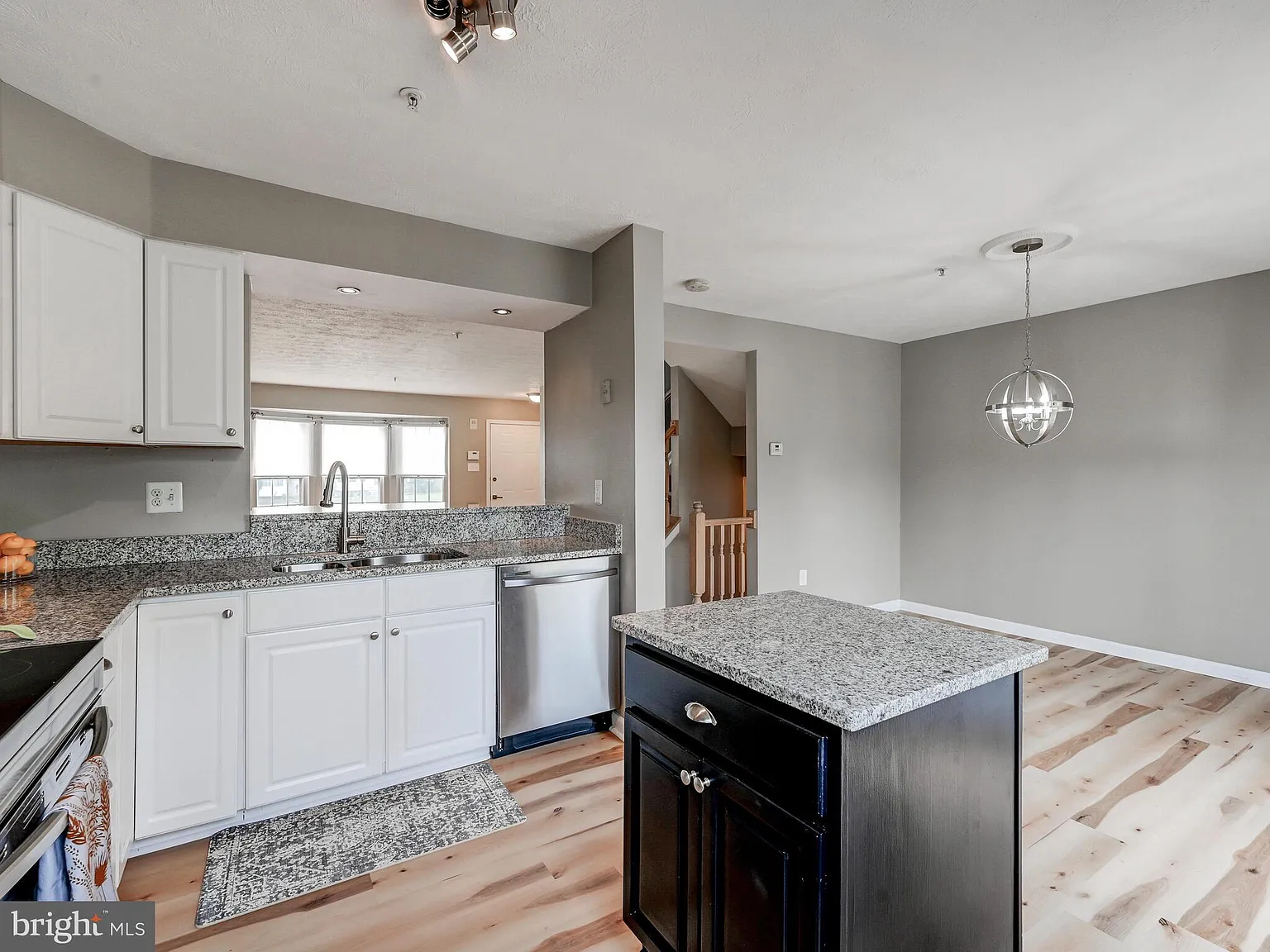 3 bed, 2.5 bath, 1582 sqft, $2,475 — Photo 3