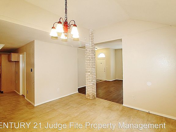 4th image of 225 Hollywood Dr