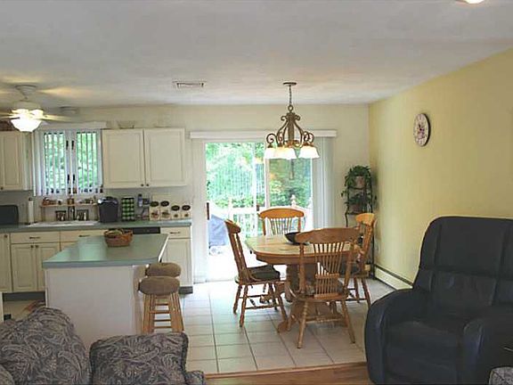 3rd image of 33 Ann Dr