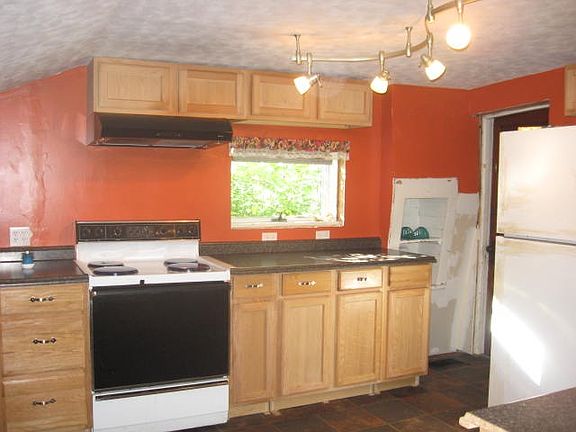 3rd image of 530 King St