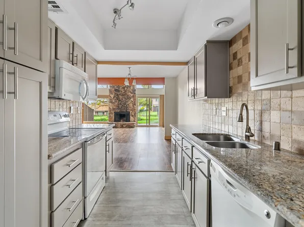1936 Bechelli Ln, Redding, CA 96002