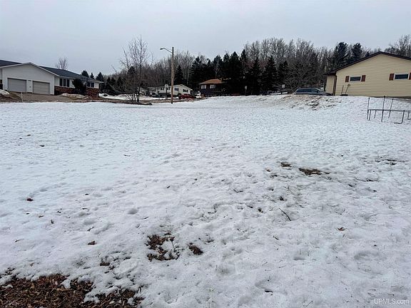 2nd image of 615 Kennedy Rd